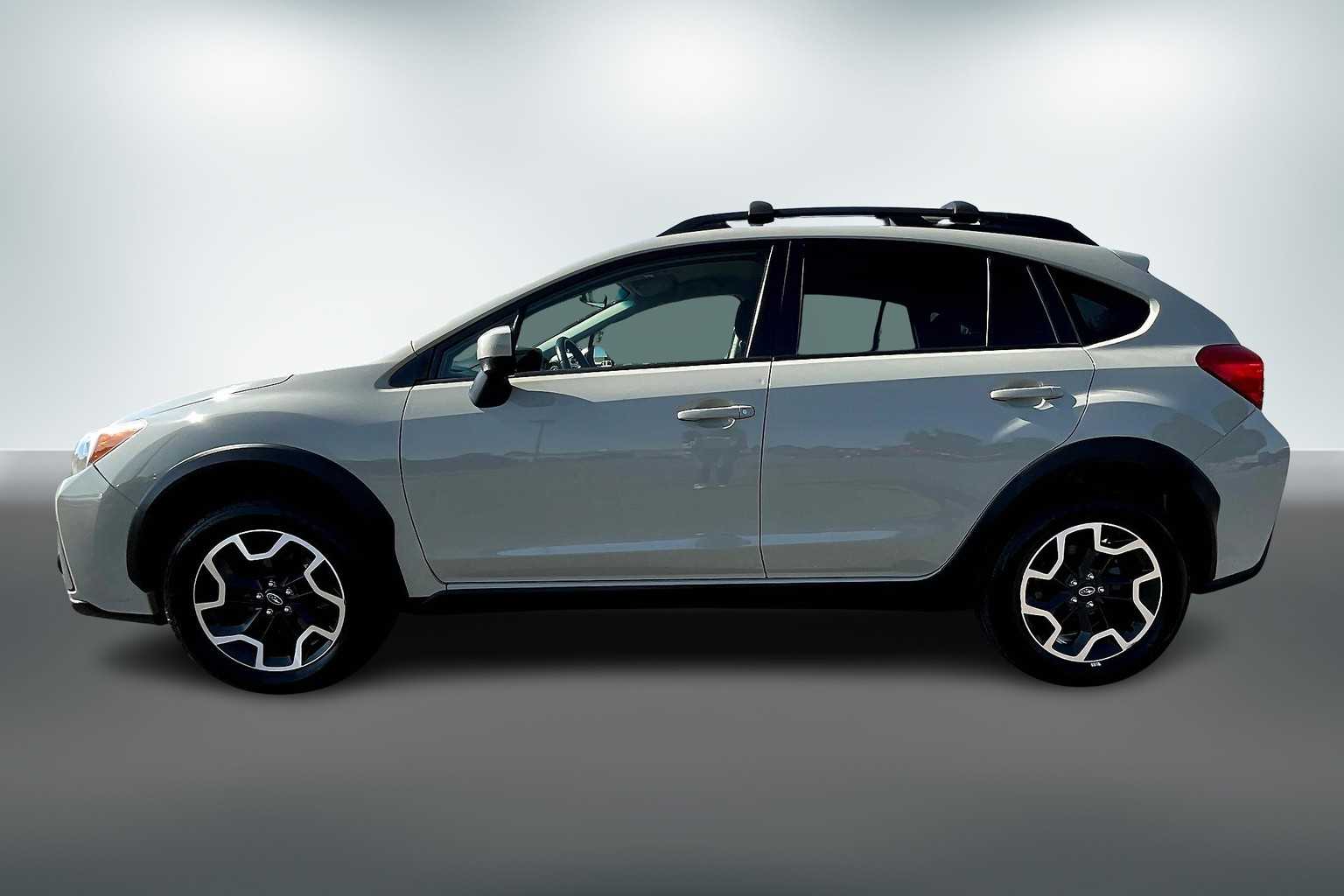 Thumbnail: 2017 Subaru Crosstrek - 3
