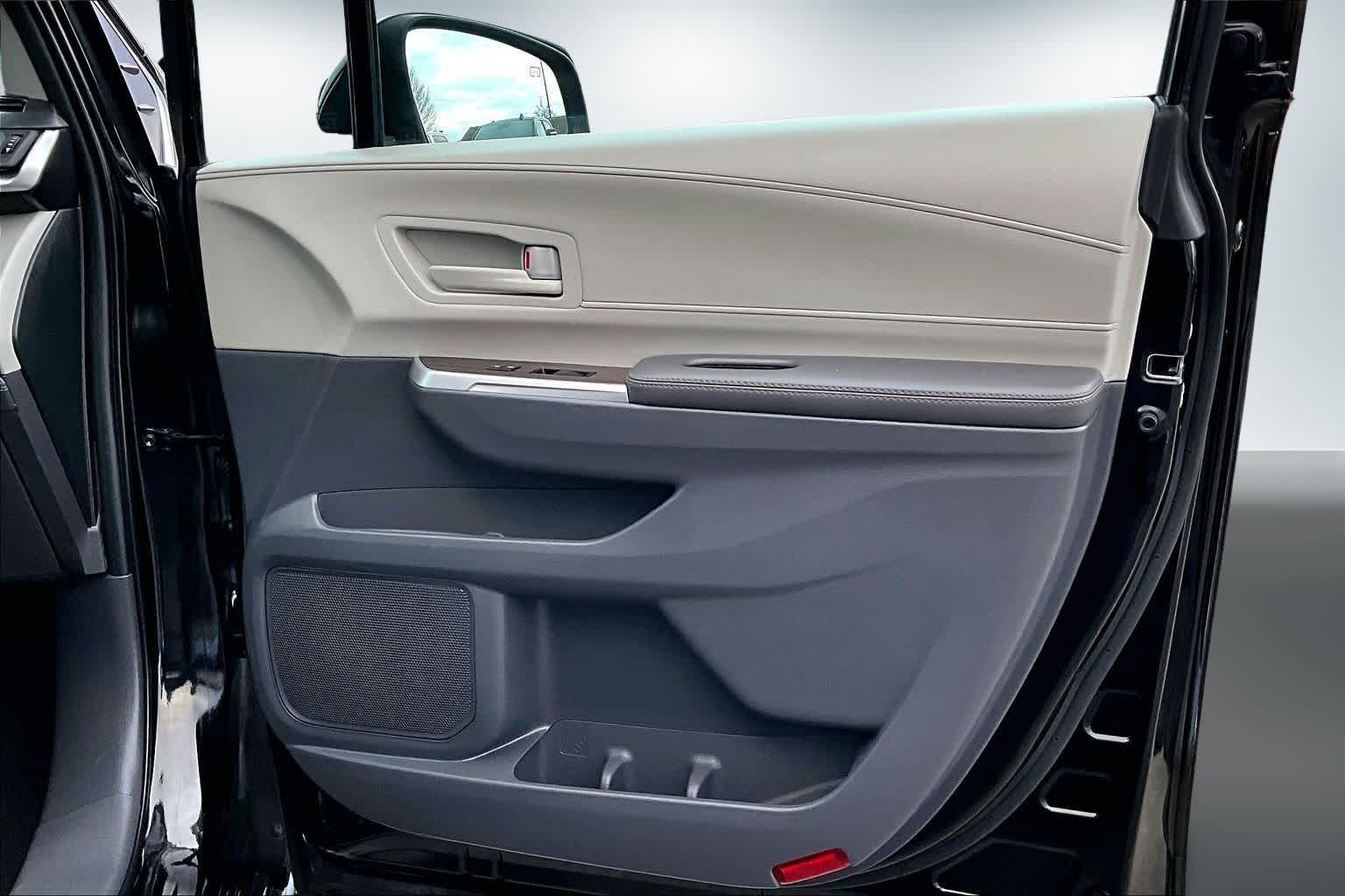 Thumbnail: 2024 Toyota Sienna - 28