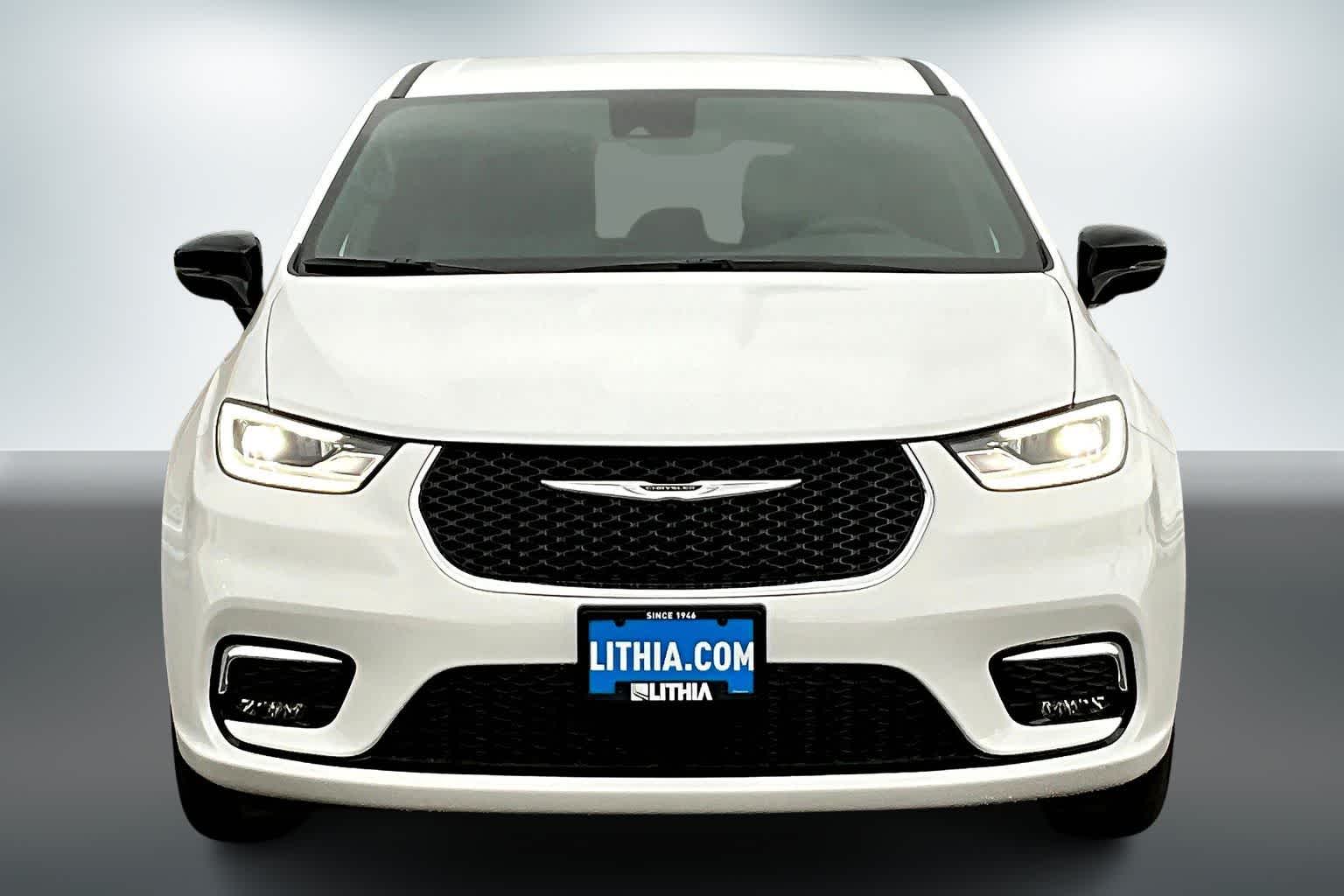 Thumbnail: 2026 Chrysler Pacifica - 6