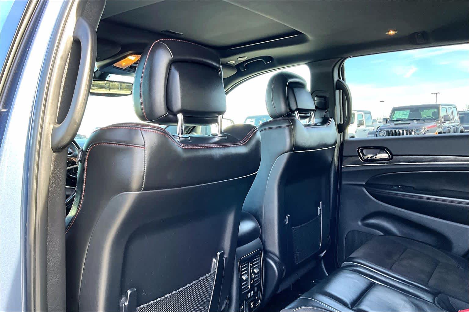 Thumbnail: 2020 Jeep Grand Cherokee - 12