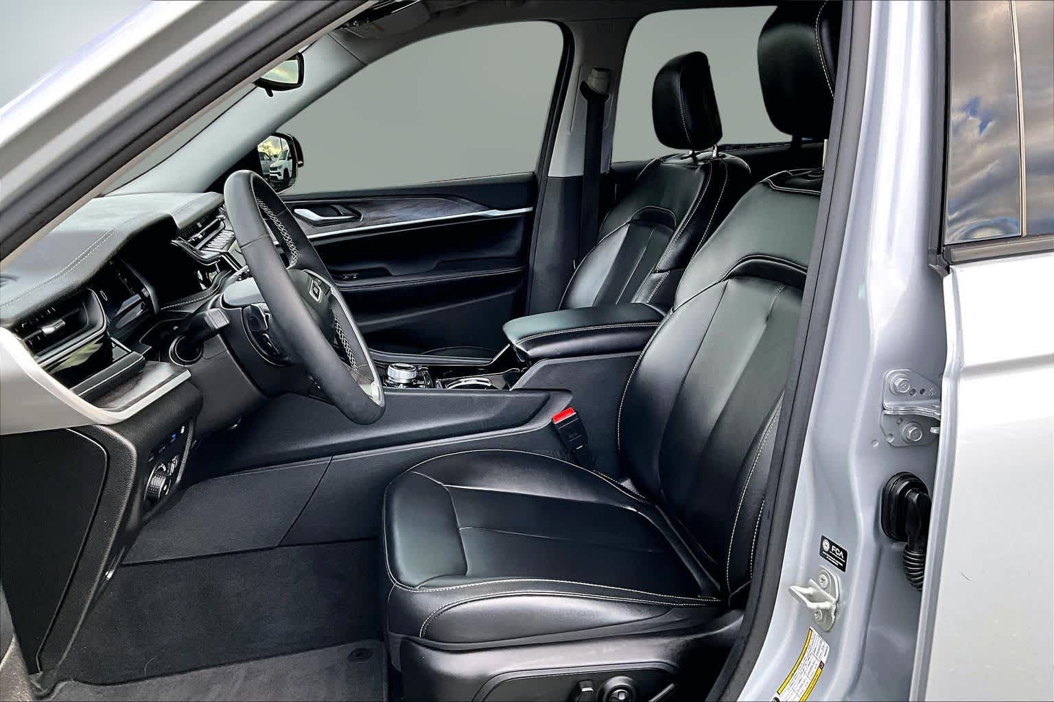 Thumbnail: 2023 Jeep Grand Cherokee - 11