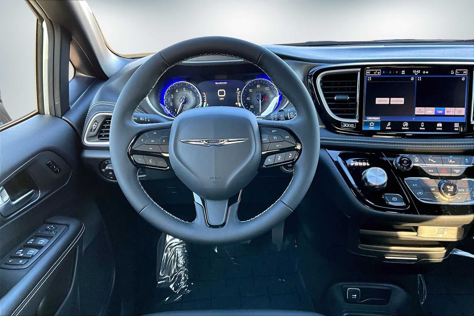 Thumbnail: 2026 Chrysler Pacifica - 15