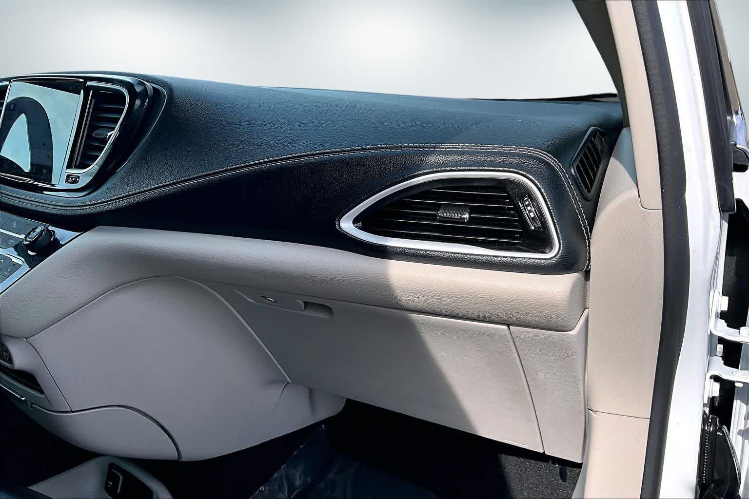 Thumbnail: 2024 Chrysler Pacifica - 23