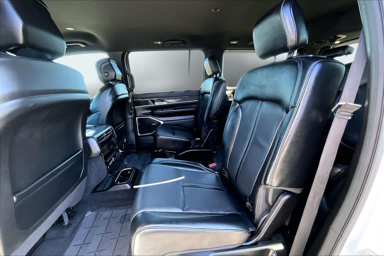 Thumbnail: 2024 Jeep Wagoneer - 29