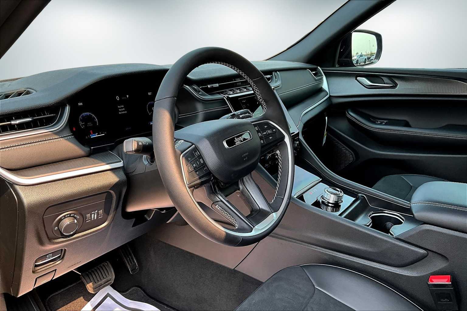 Thumbnail: 2025 Jeep Grand Cherokee - 2