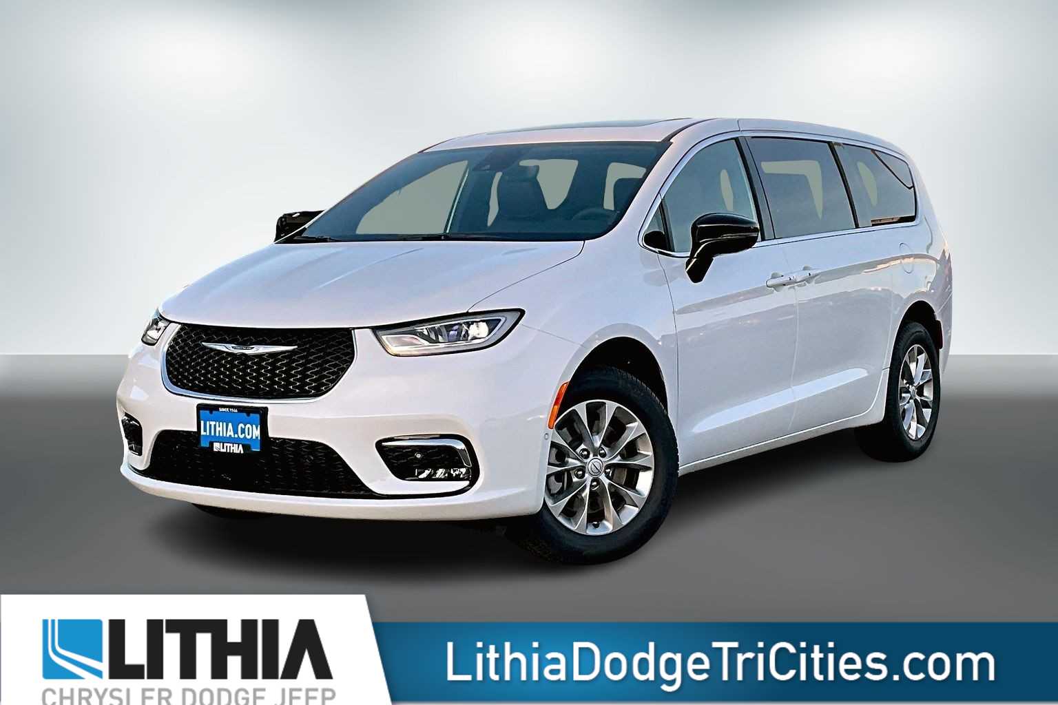 2026 Chrysler Pacifica Select's photo