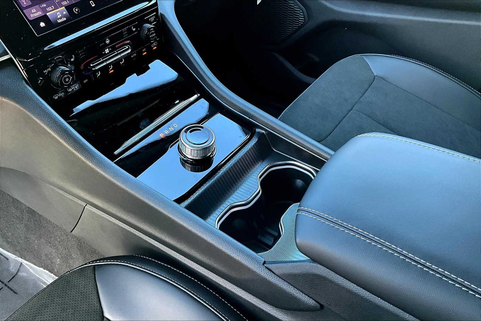 Thumbnail: 2025 Jeep Grand Cherokee - 17