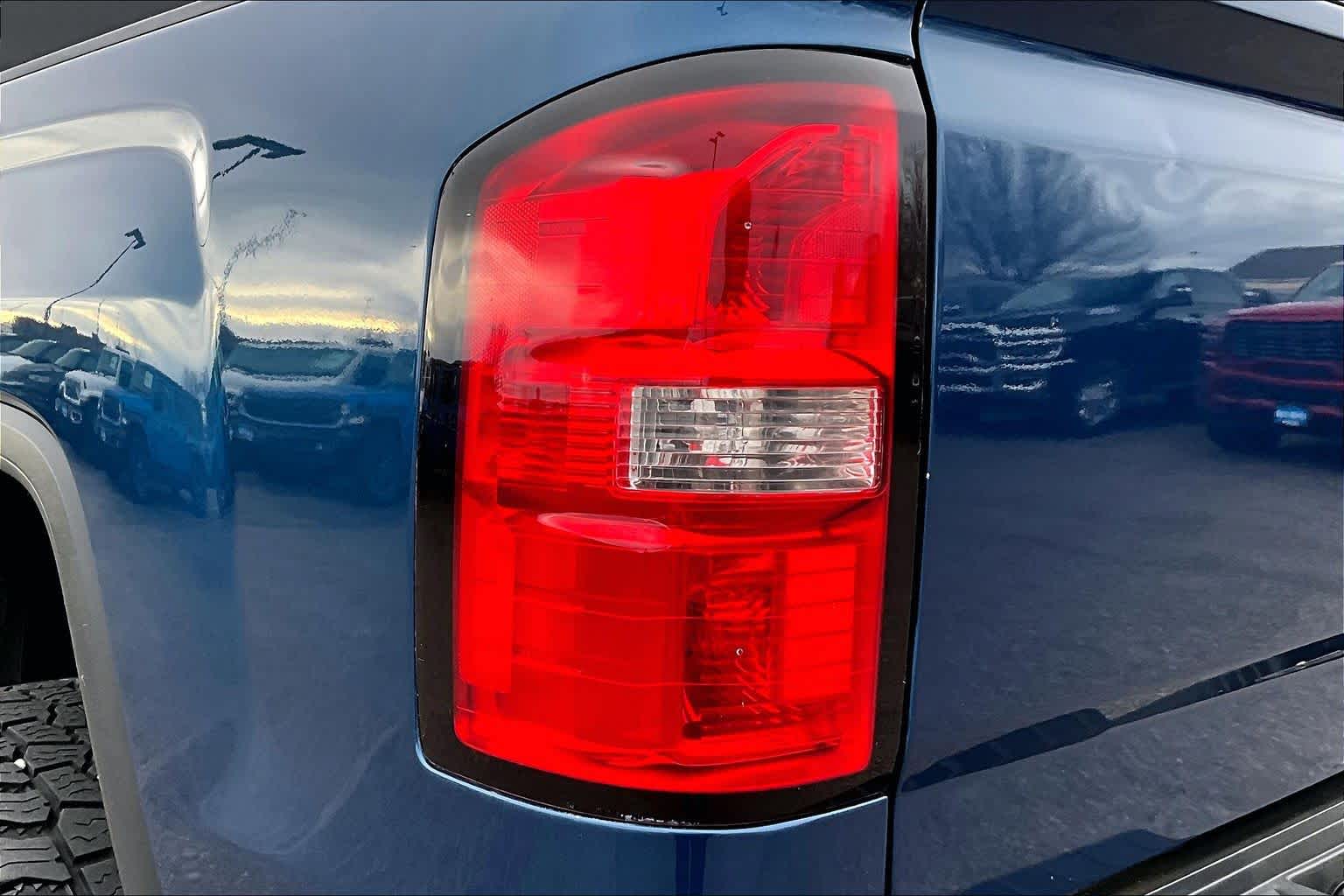 Thumbnail: 2015 GMC Sierra 2500 - 32