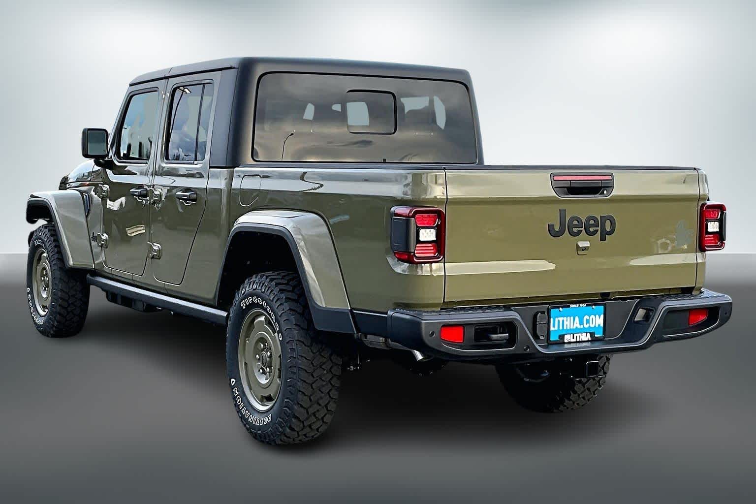 Thumbnail: 2026 Jeep Gladiator - 4