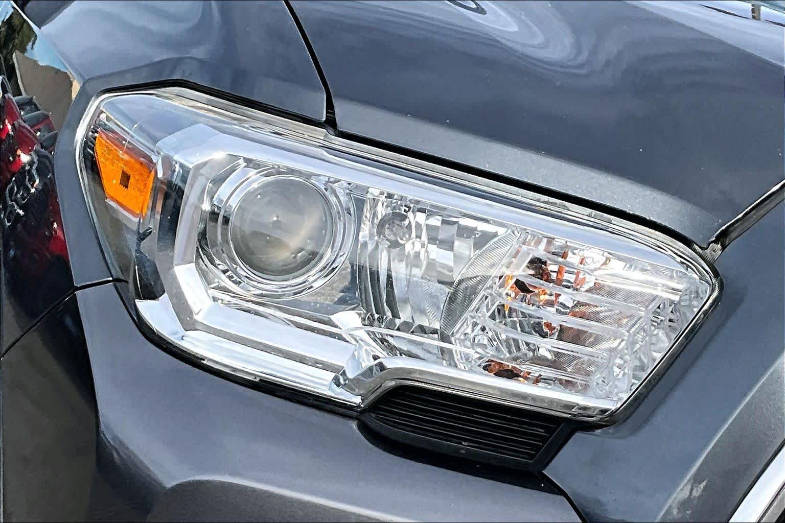 Thumbnail: 2021 Toyota Tacoma - 32