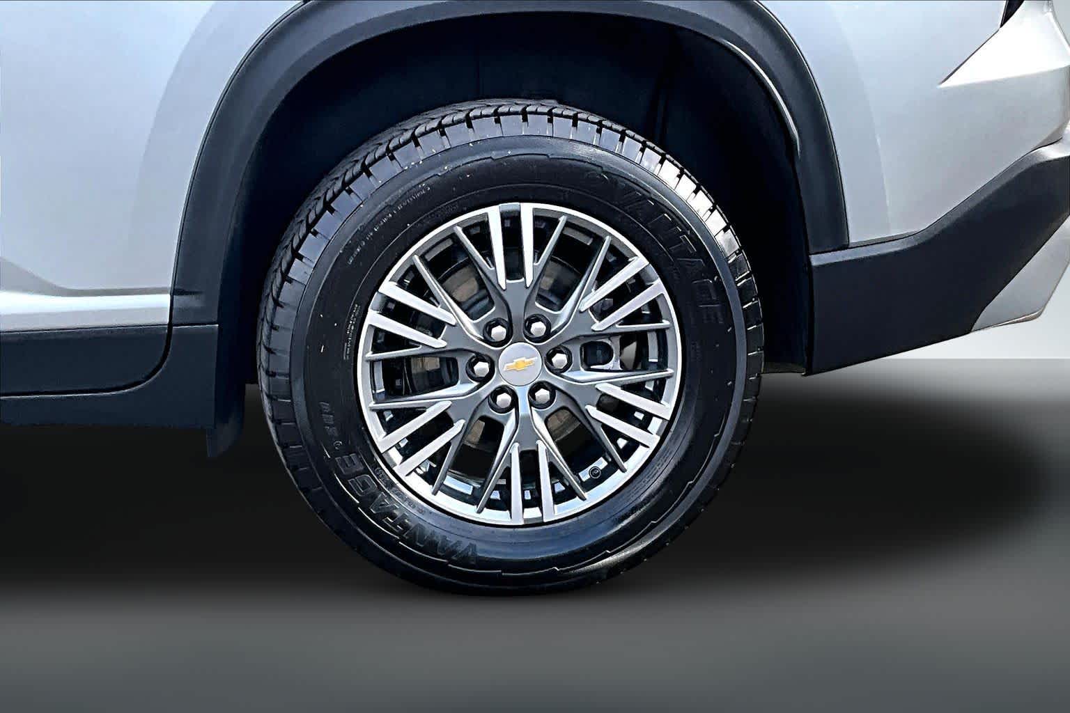 Thumbnail: 2025 Chevrolet Traverse - 32