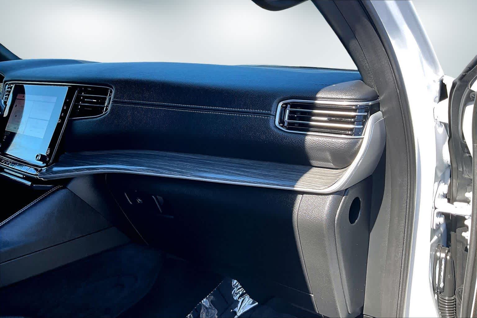 Thumbnail: 2024 Jeep Wagoneer - 23