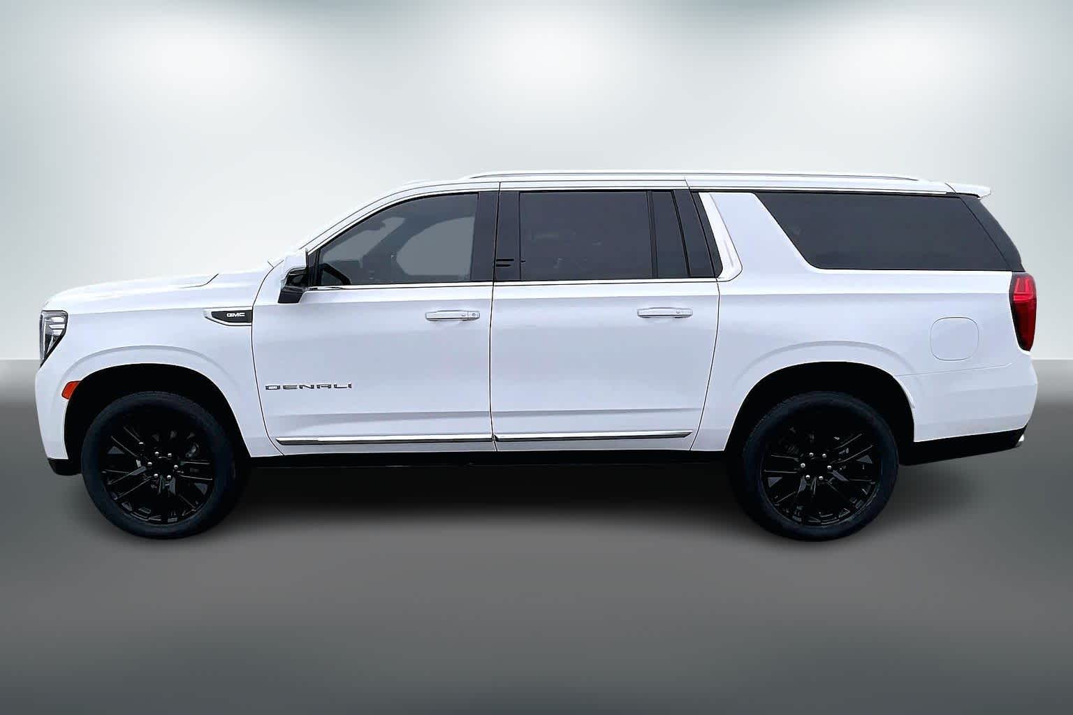 Thumbnail: 2022 GMC Yukon - 3