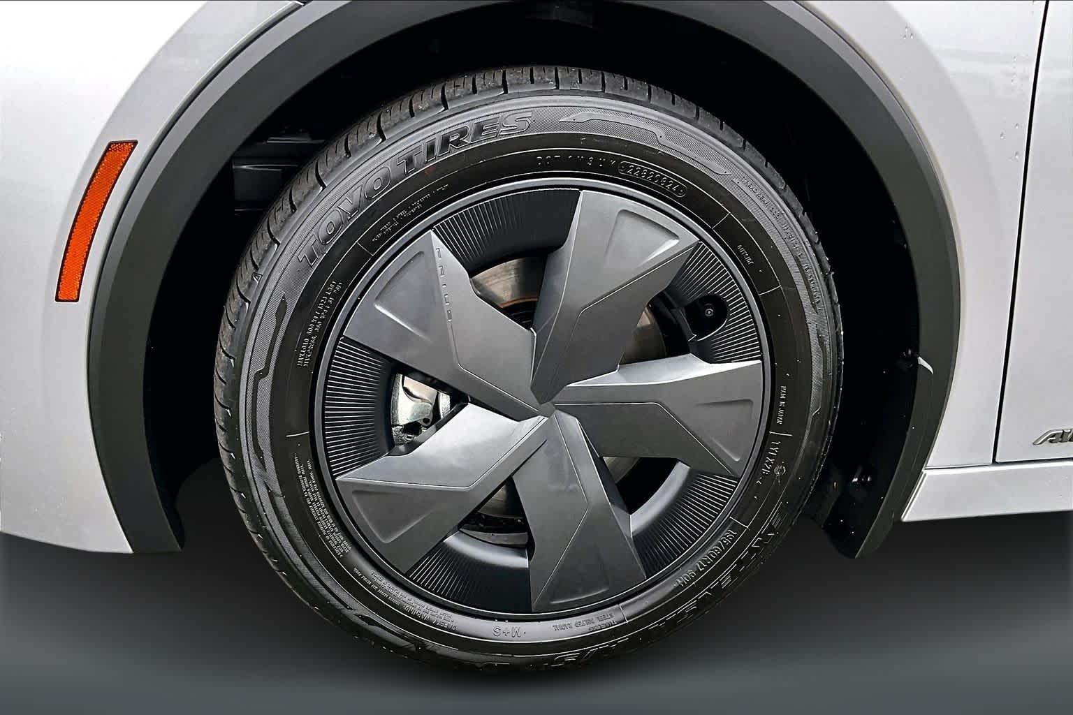 Thumbnail: 2024 Toyota Prius - 7