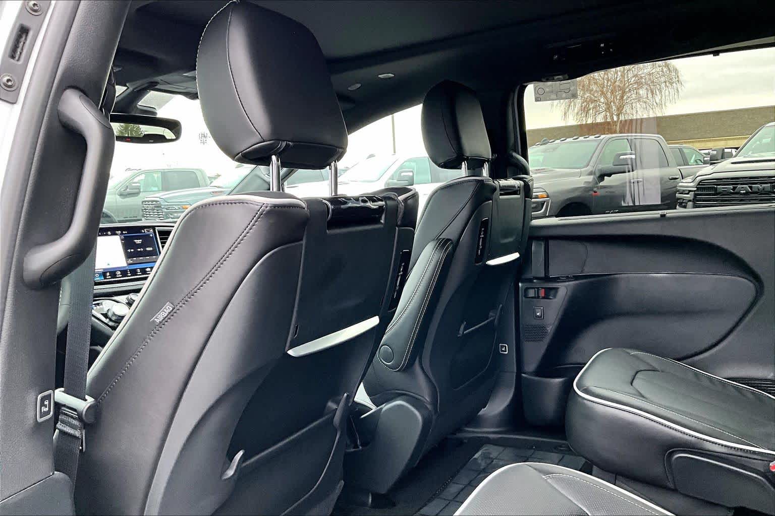 Thumbnail: 2026 Chrysler Pacifica - 12