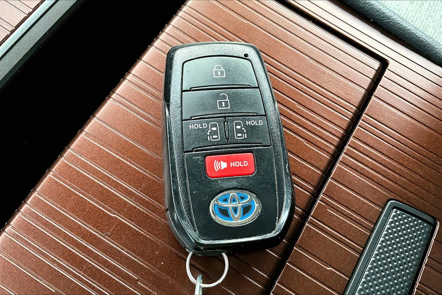 Thumbnail: 2024 Toyota Sienna - 19