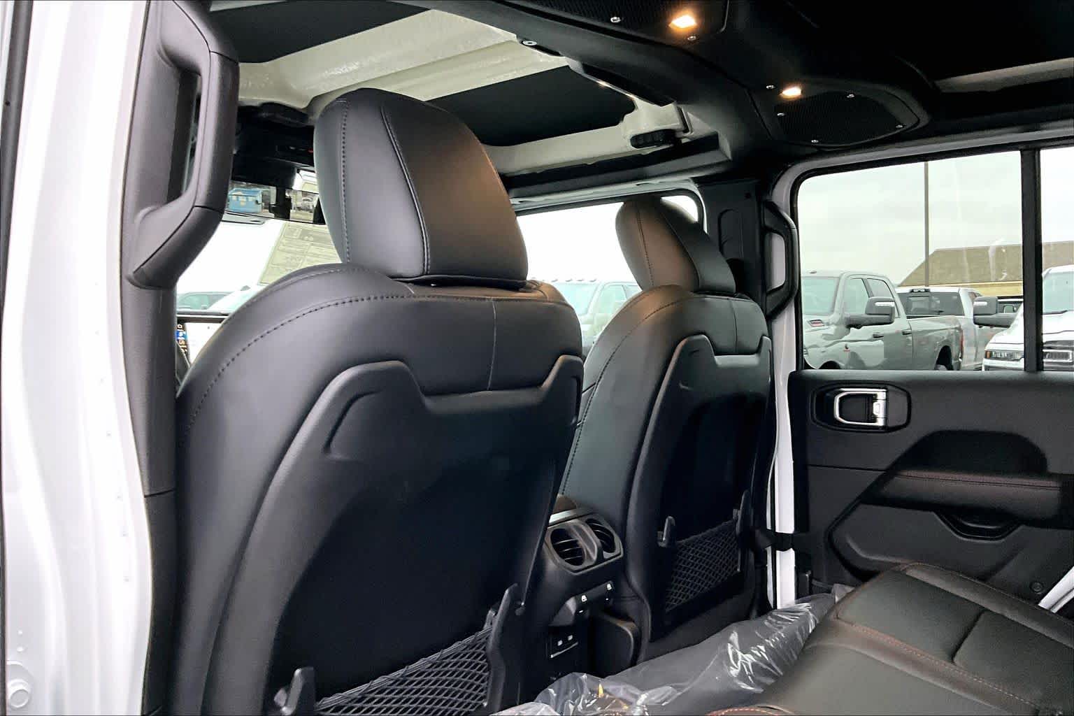 Thumbnail: 2026 Jeep Gladiator - 12