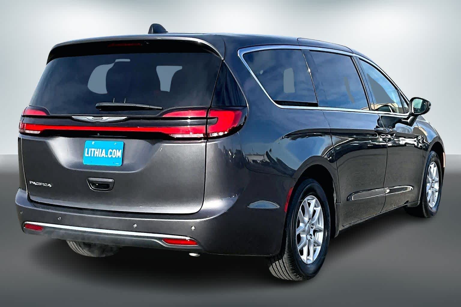 Thumbnail: 2023 Chrysler Pacifica - 22