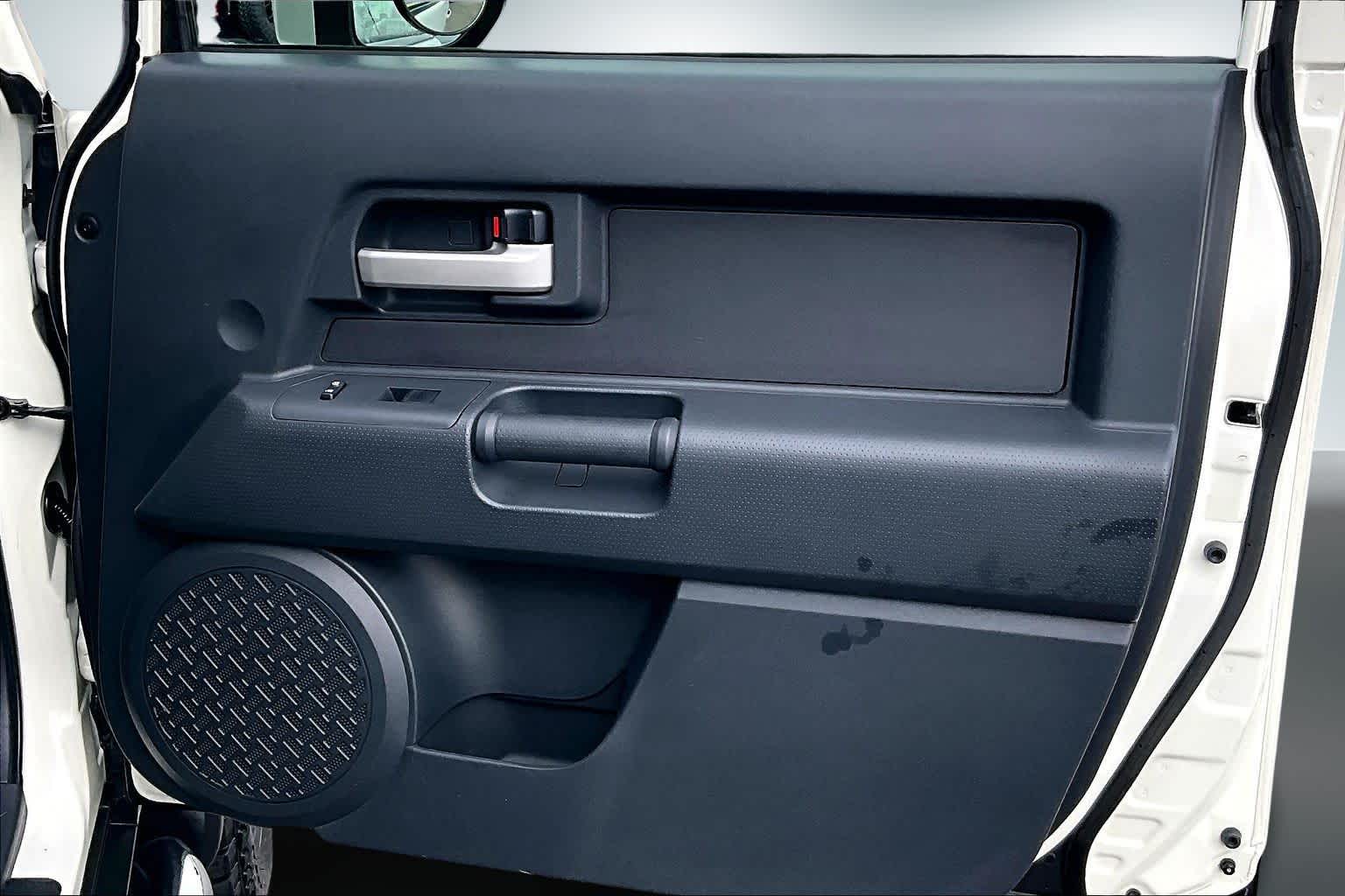 Thumbnail: 2014 Toyota FJ Cruiser - 27