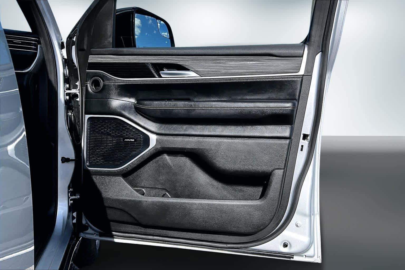 Thumbnail: 2024 Jeep Wagoneer - 28