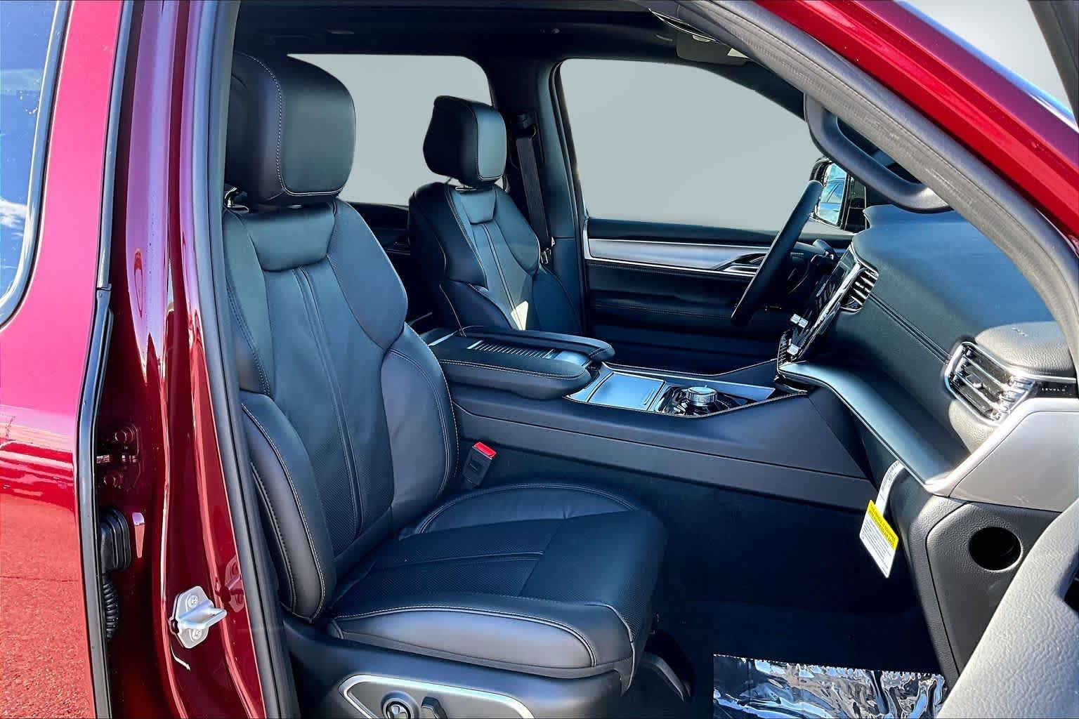 Thumbnail: 2026 Jeep Grand Wagoneer L - 13