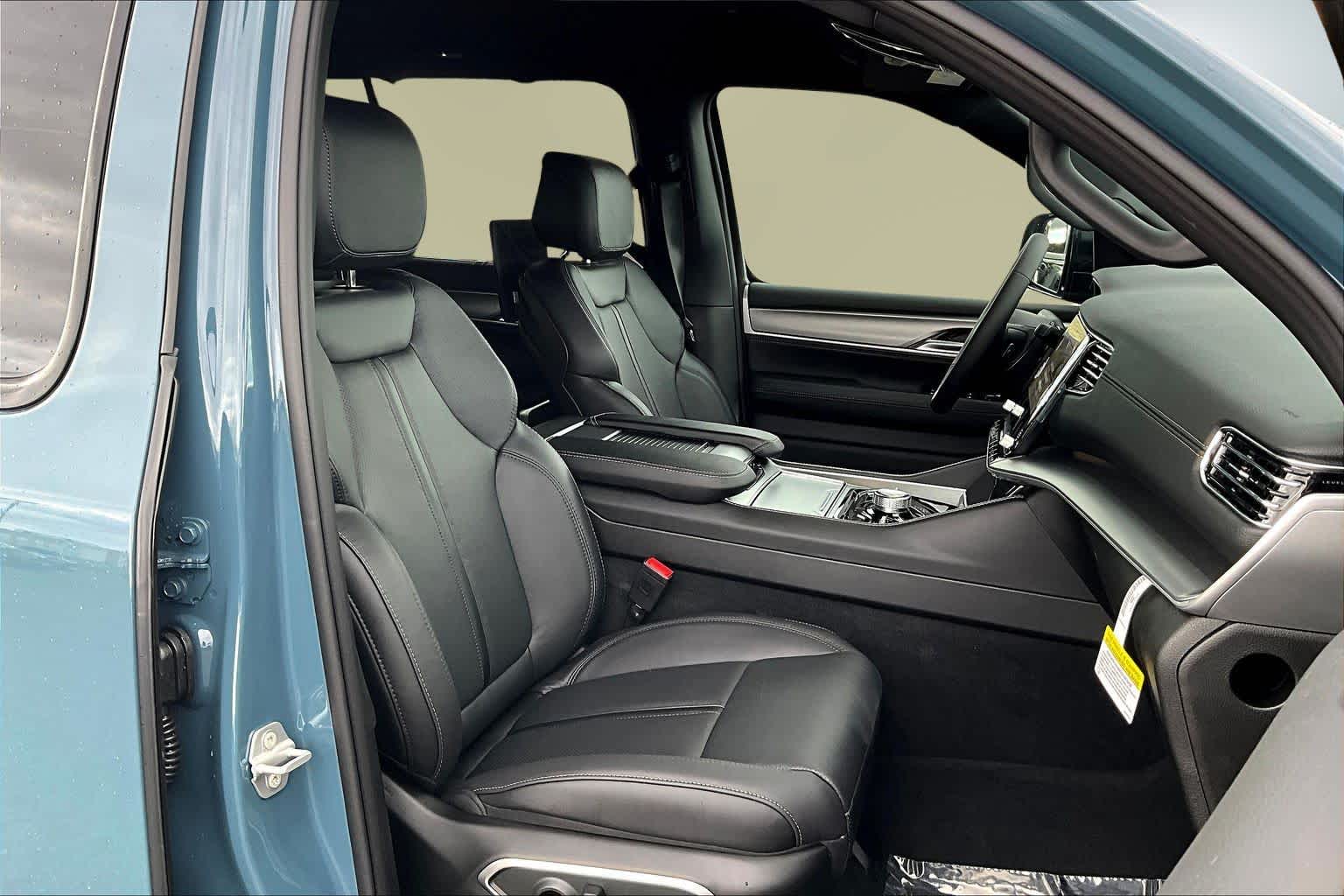 Thumbnail: 2026 Jeep Grand Wagoneer - 14