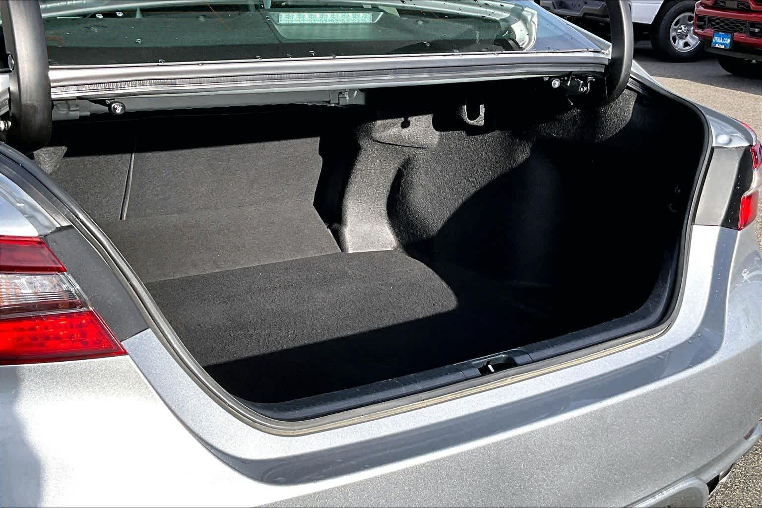 Thumbnail: 2022 Toyota Camry - 18