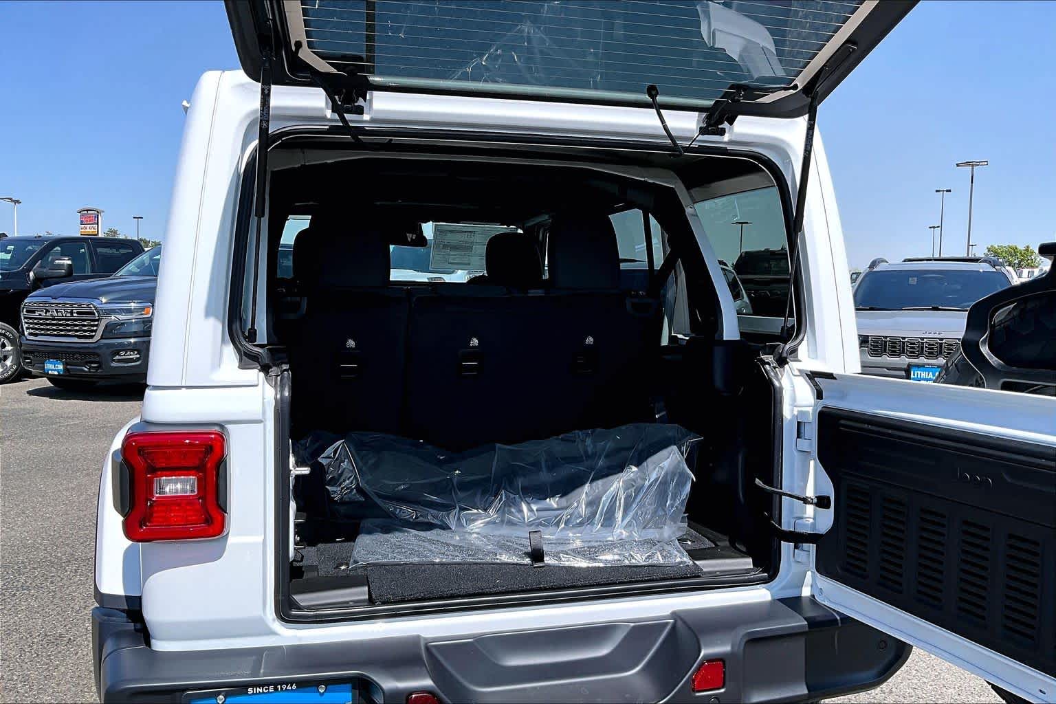 Thumbnail: 2026 Jeep Wrangler - 19