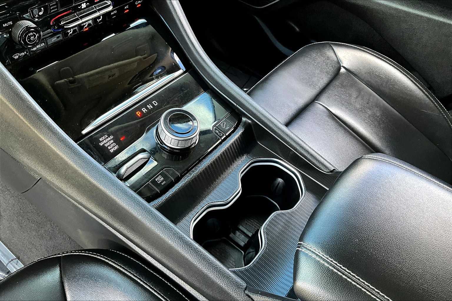 Thumbnail: 2024 Jeep Grand Cherokee - 16