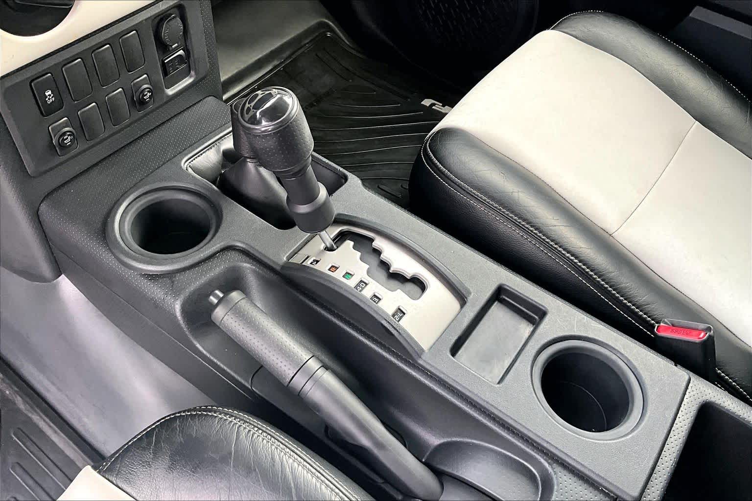 Thumbnail: 2014 Toyota FJ Cruiser - 15