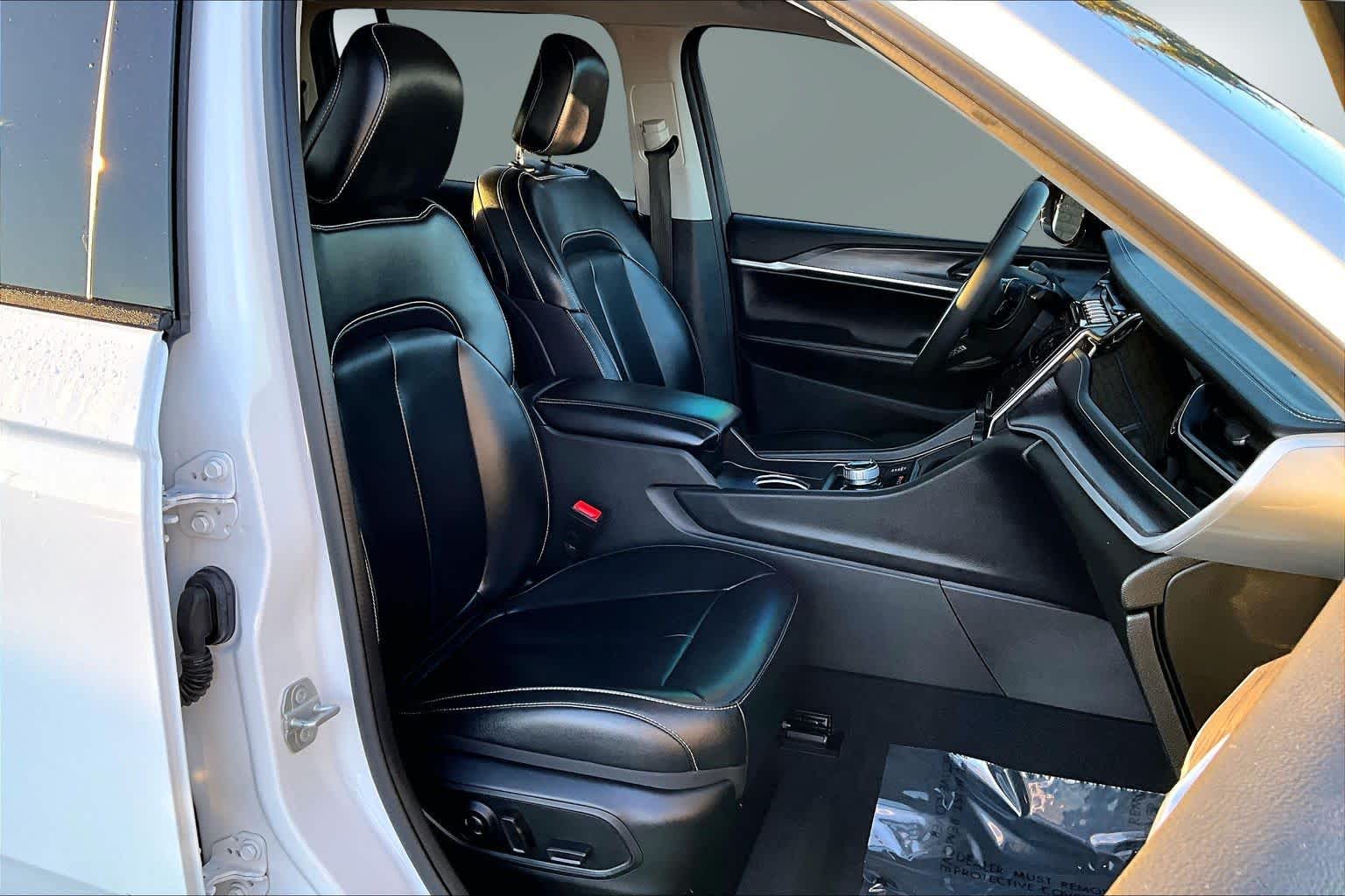 Thumbnail: 2024 Jeep Grand Cherokee - 12