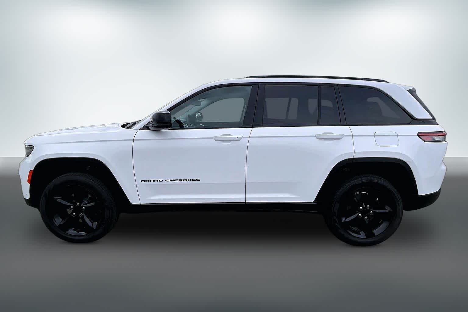 Thumbnail: 2023 Jeep Grand Cherokee - 3
