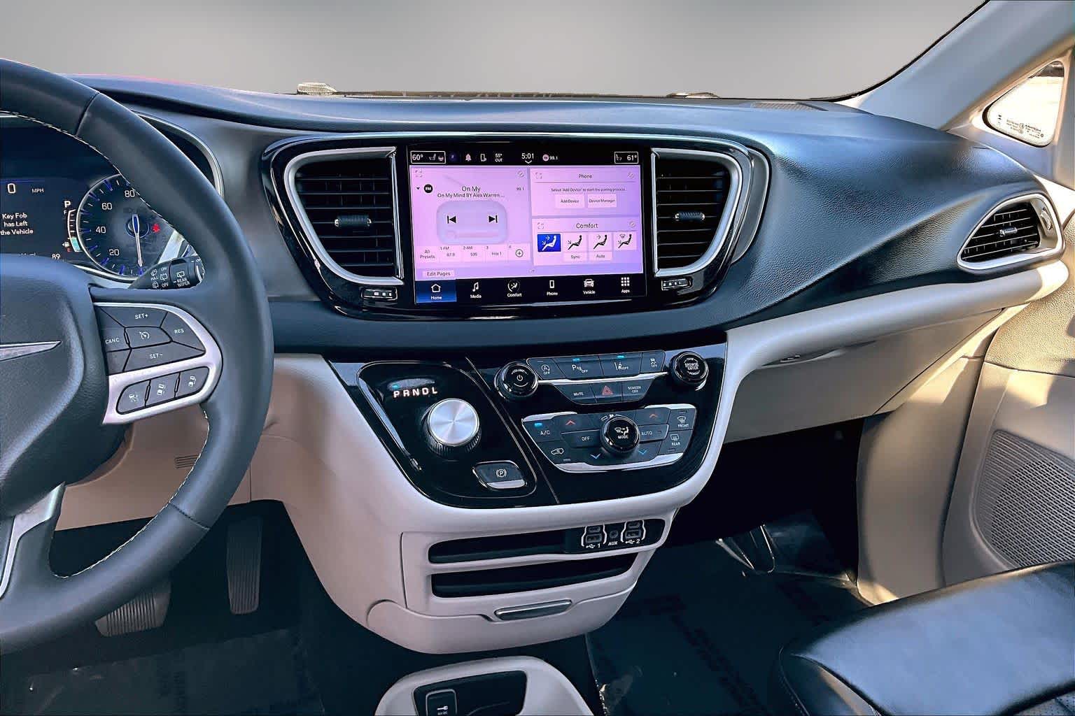 Thumbnail: 2023 Chrysler Pacifica - 13