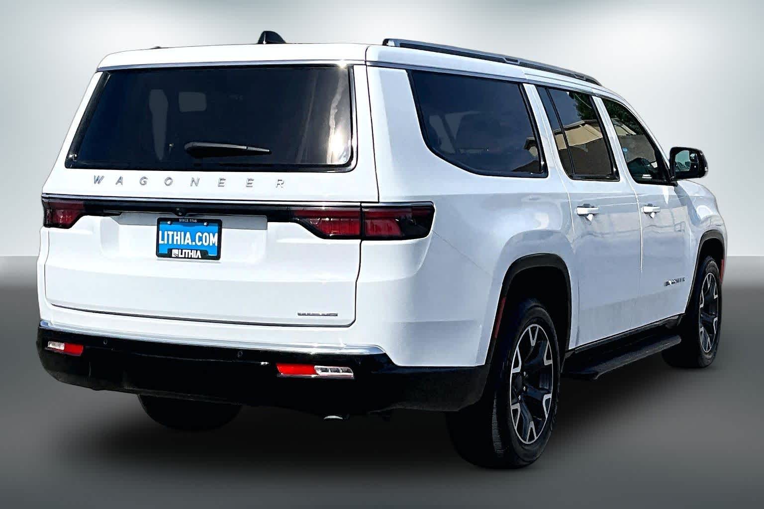 Thumbnail: 2024 Jeep Wagoneer - 22