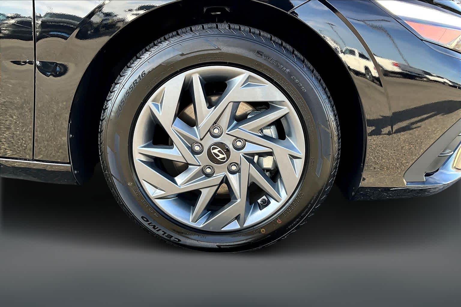 Thumbnail: 2024 Hyundai Elantra - 35