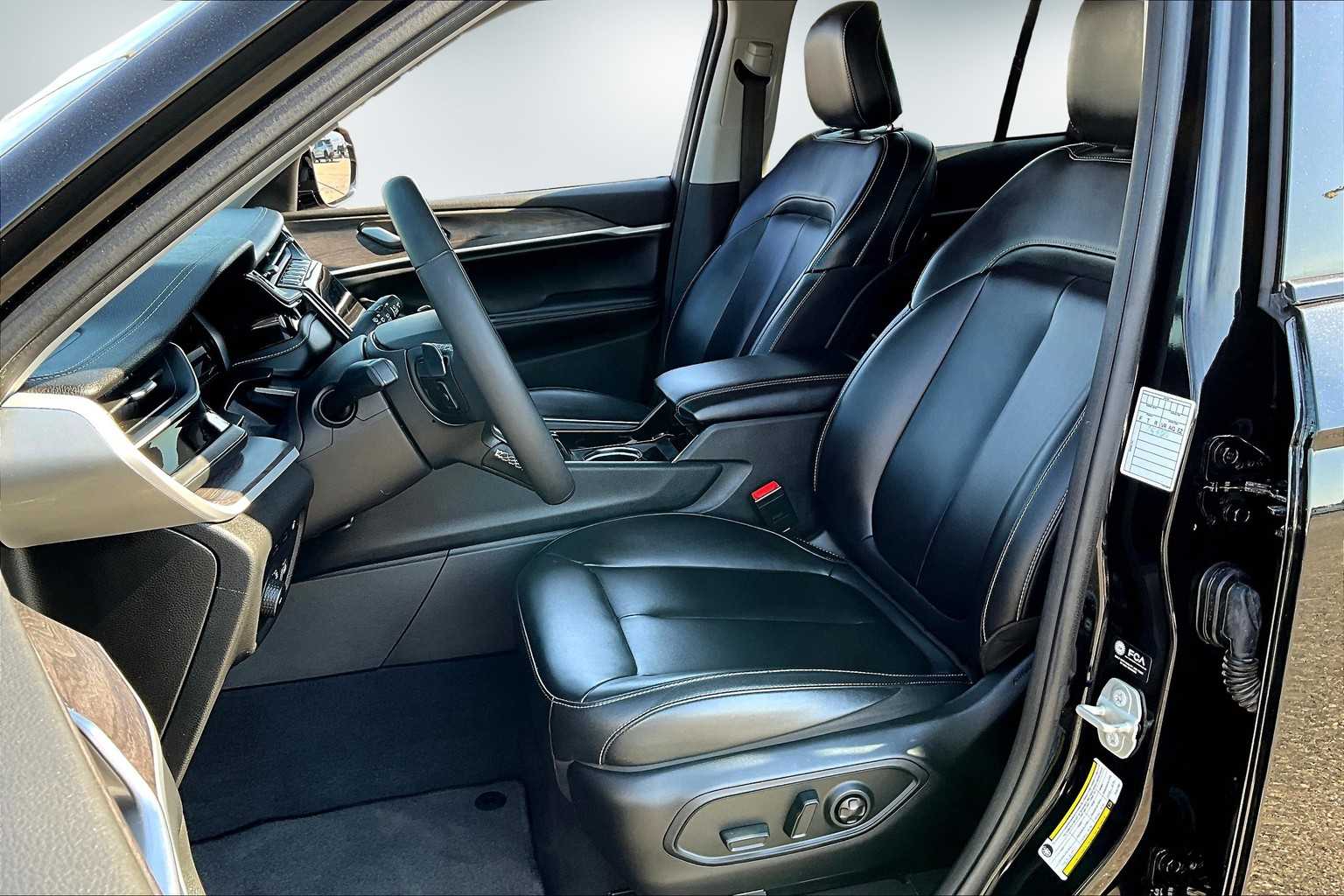 Thumbnail: 2023 Jeep Grand Cherokee - 11