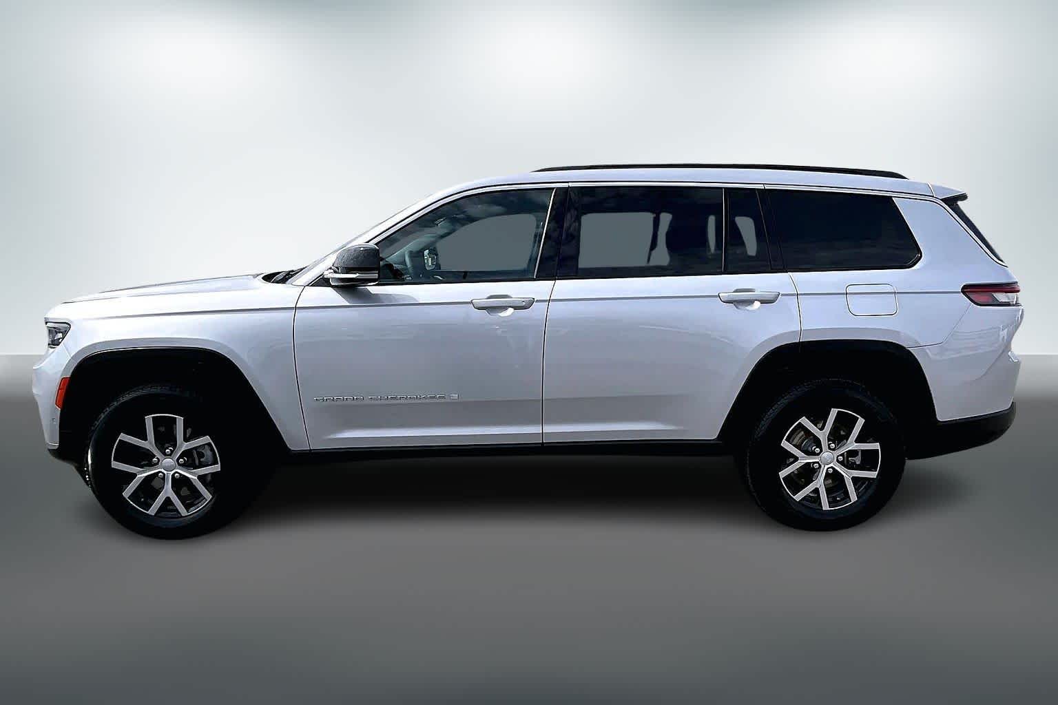 Thumbnail: 2024 Jeep Grand Cherokee L - 3
