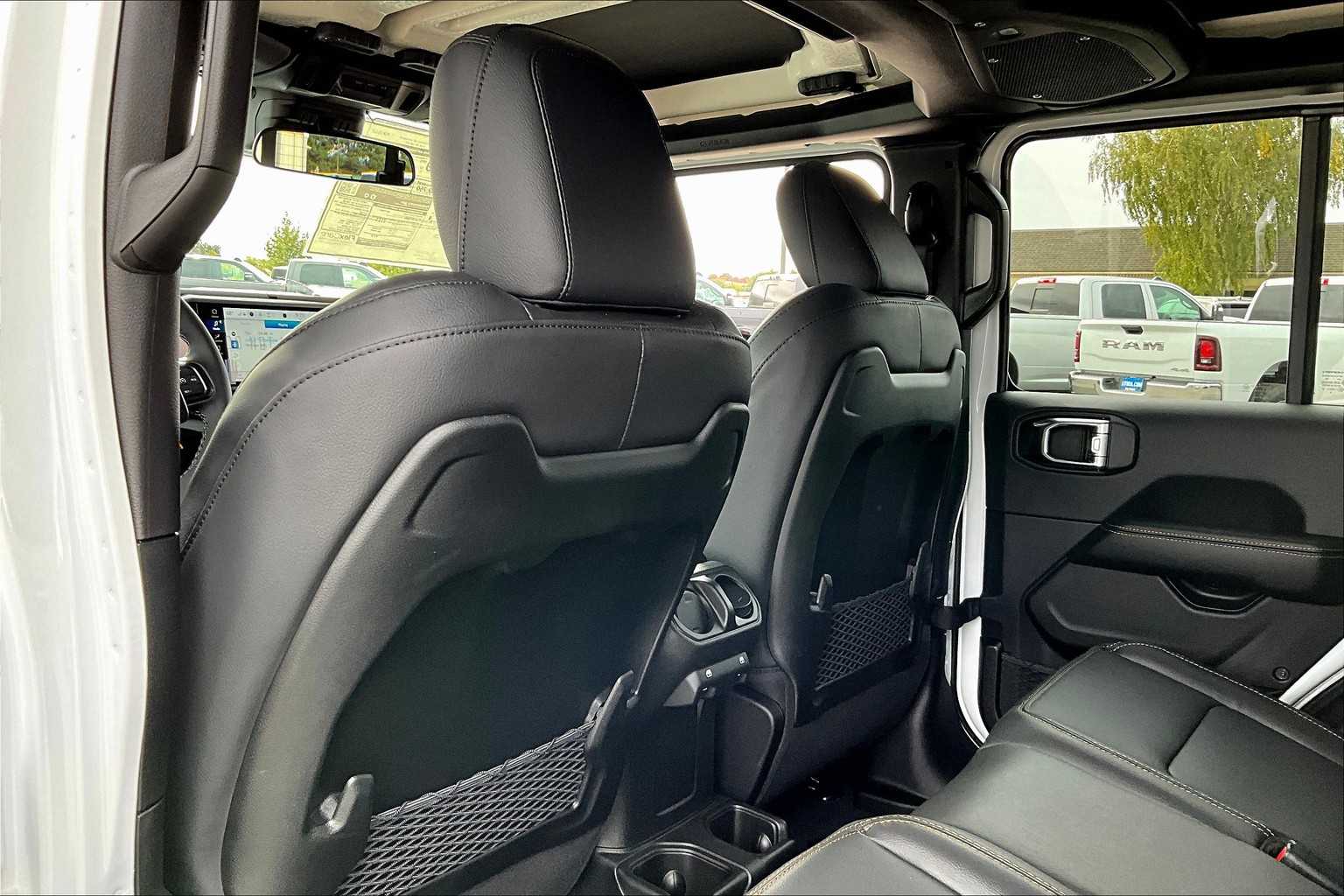 Thumbnail: 2025 Jeep Gladiator - 12