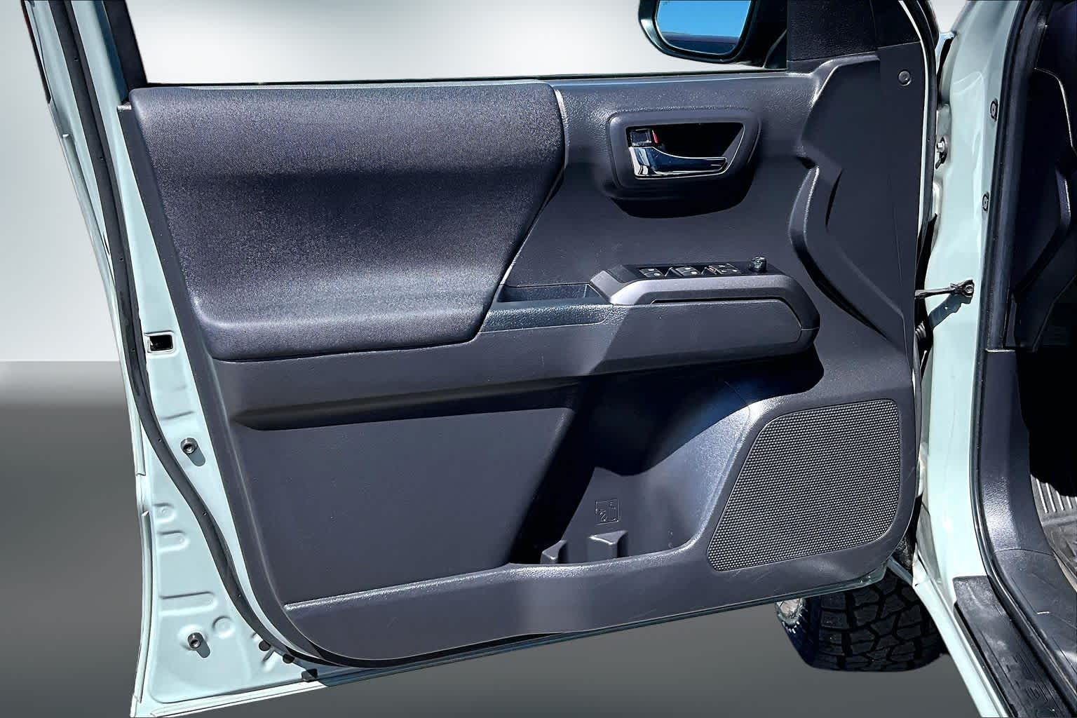 Thumbnail: 2023 Toyota Tacoma - 27