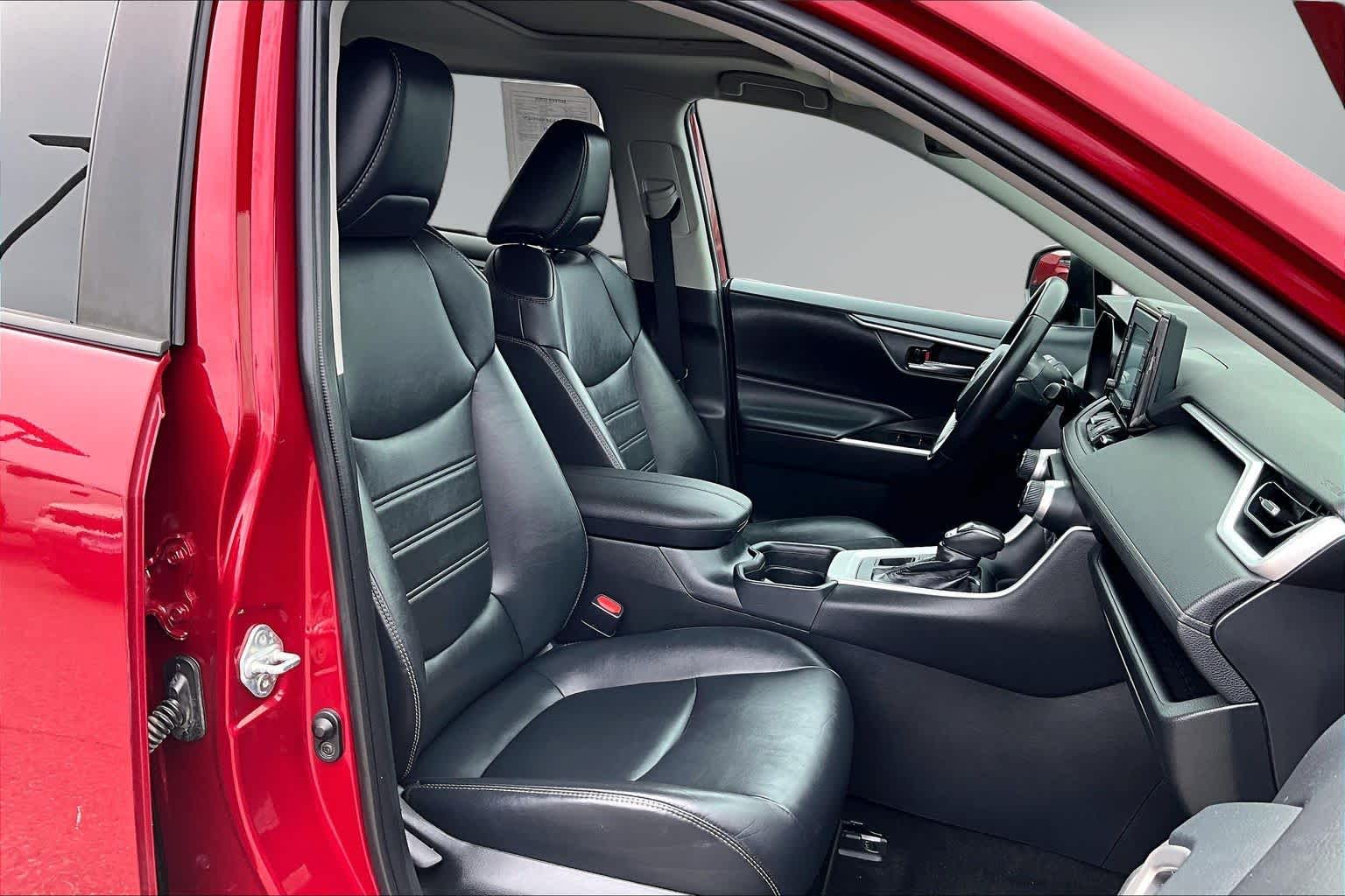 Thumbnail: 2020 Toyota RAV4 - 13