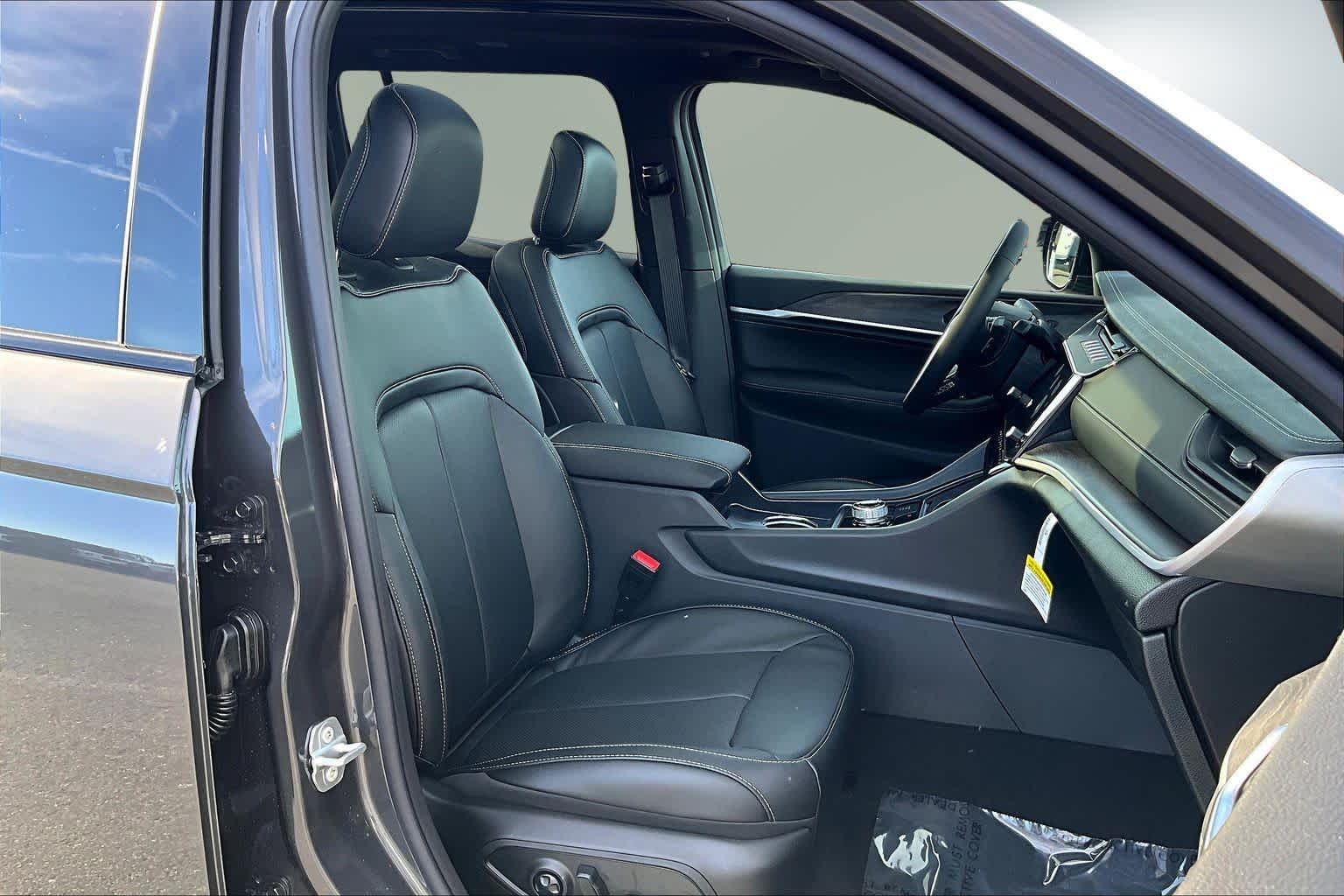 Thumbnail: 2026 Jeep Grand Cherokee - 13