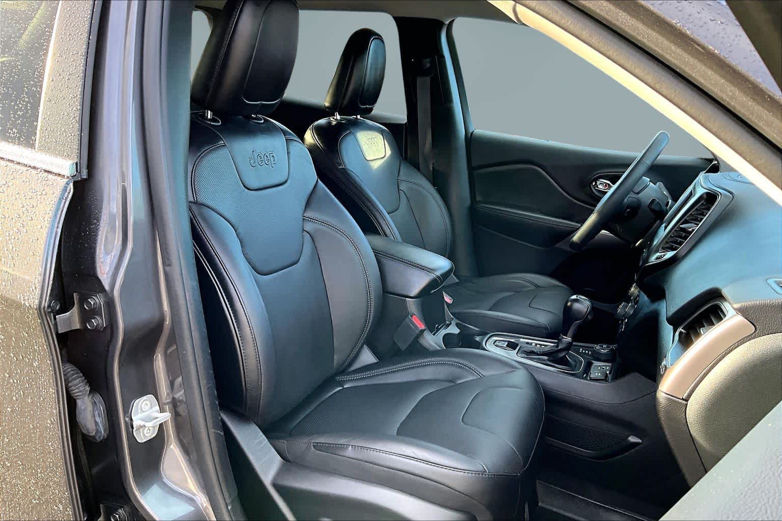 Thumbnail: 2021 Jeep Cherokee - 13