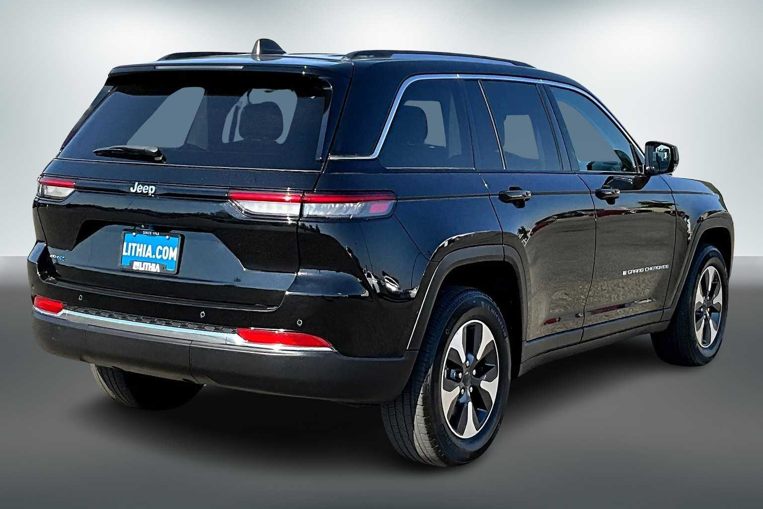 Thumbnail: 2023 Jeep Grand Cherokee - 22
