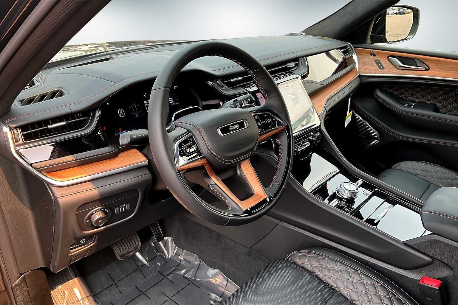Thumbnail: 2025 Jeep Grand Cherokee - 2