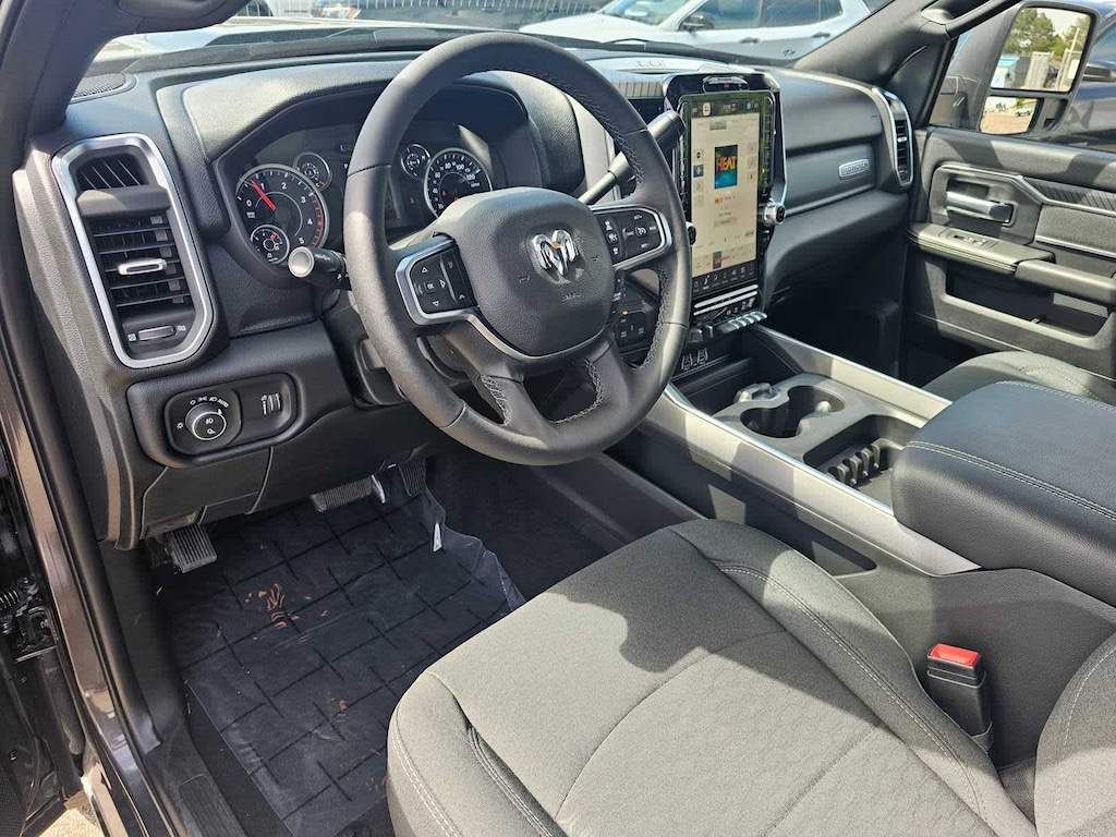 New 2025 Ram 3500 BIG HORN CREW CAB 4X4 8' BOX Pickup