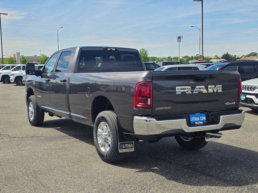 New 2025 Ram 3500 BIG HORN CREW CAB 4X4 8' BOX Pickup