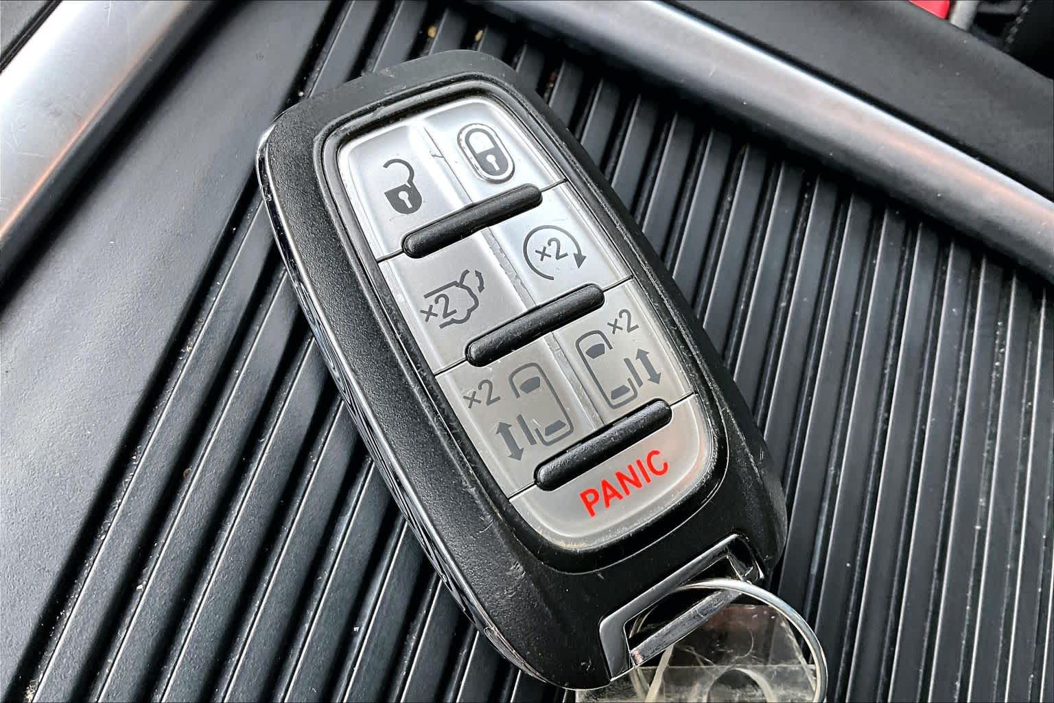 Thumbnail: 2023 Chrysler Pacifica - 19