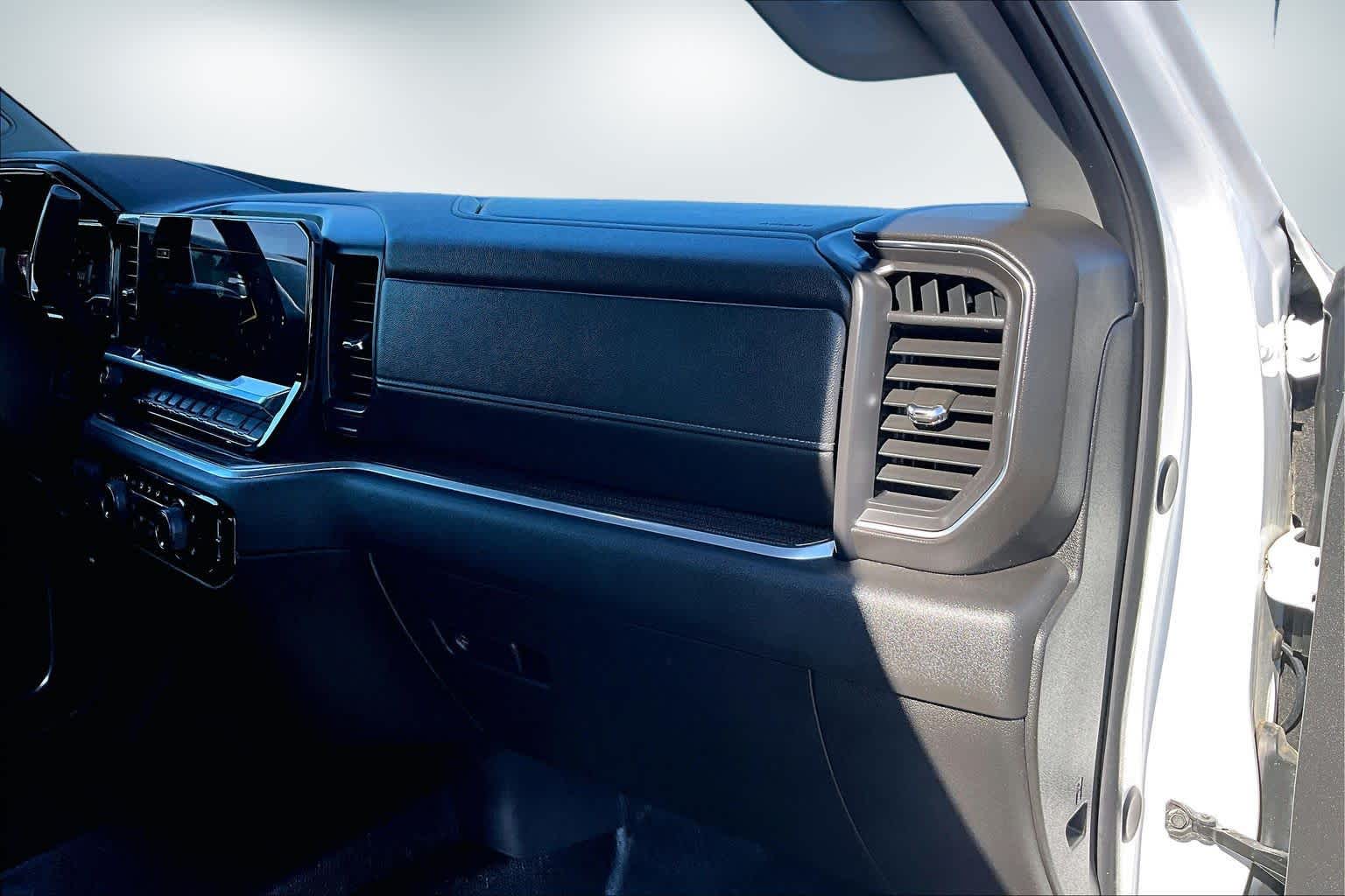 Thumbnail: 2024 Chevrolet Silverado 1500 - 23