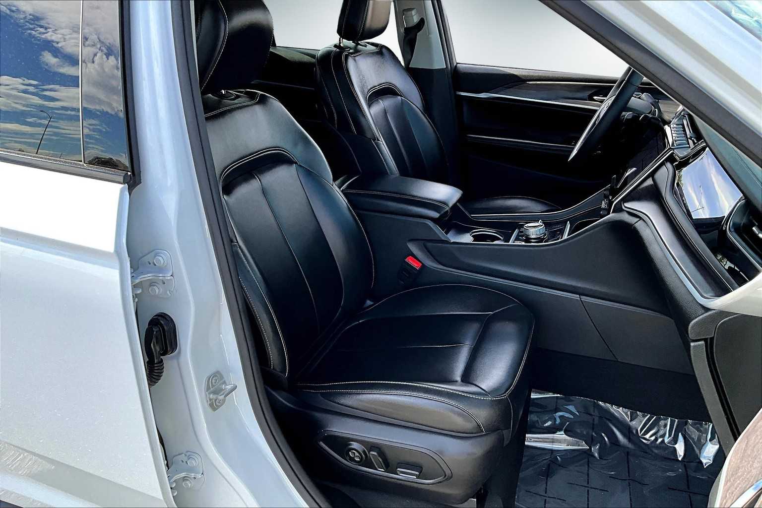 Thumbnail: 2024 Jeep Grand Cherokee - 13