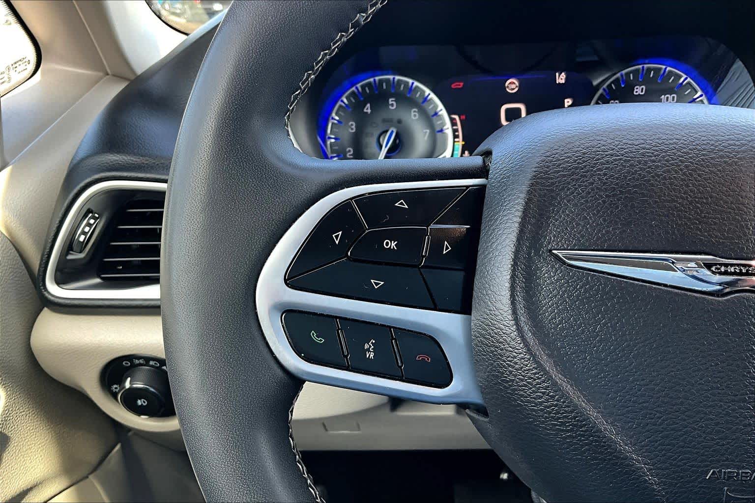 Thumbnail: 2023 Chrysler Pacifica - 23